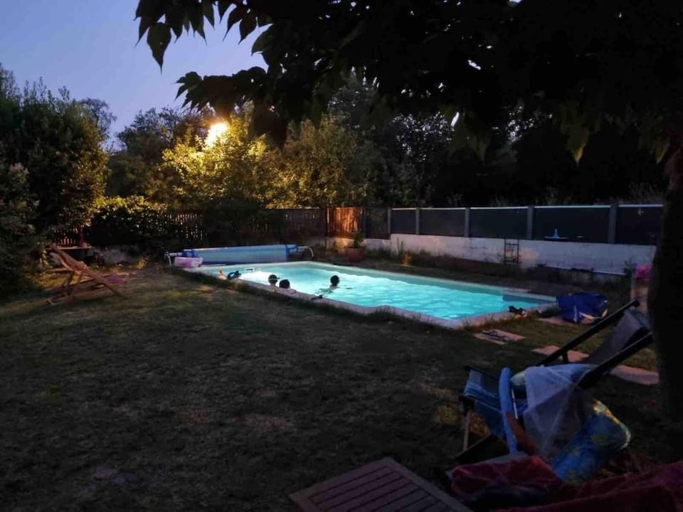 Studio with pool and quiet, non-shared garden, 1 lit double Apartment in Aix-en-Provence