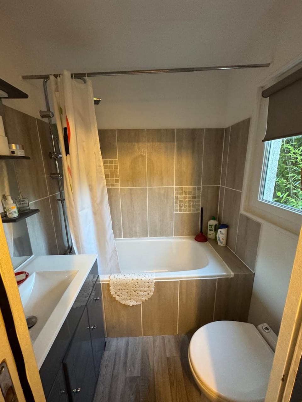 Studio with pool and quiet, non-shared garden, 1 lit double Apartment in Aix-en-Provence