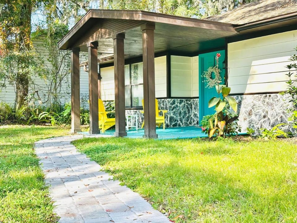 Sunshine and Saddles minutes to WEC House in Florida