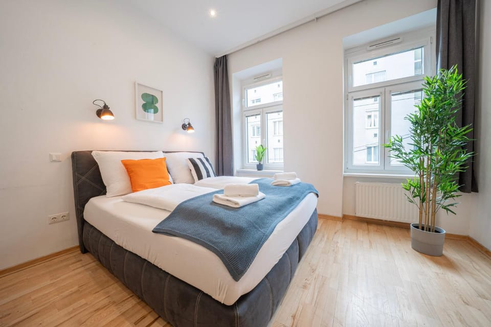 Bed, towels