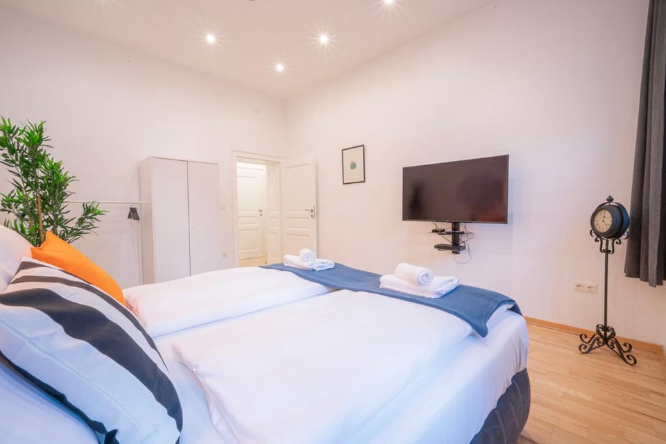 TV and multimedia, Bedroom