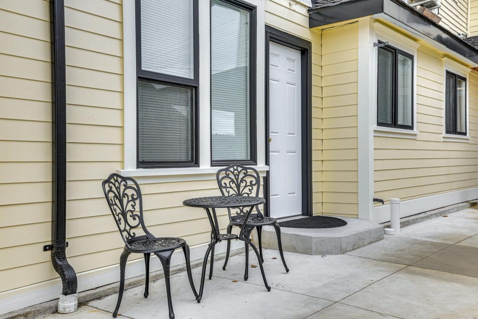 Extended PNW Retreat in Historic Dtwn Anacortes! Apartment in Anacortes