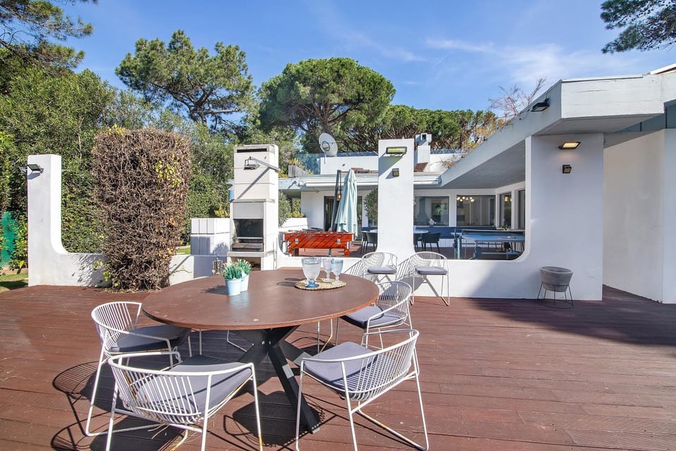 Property building, Balcony/Terrace, Living room