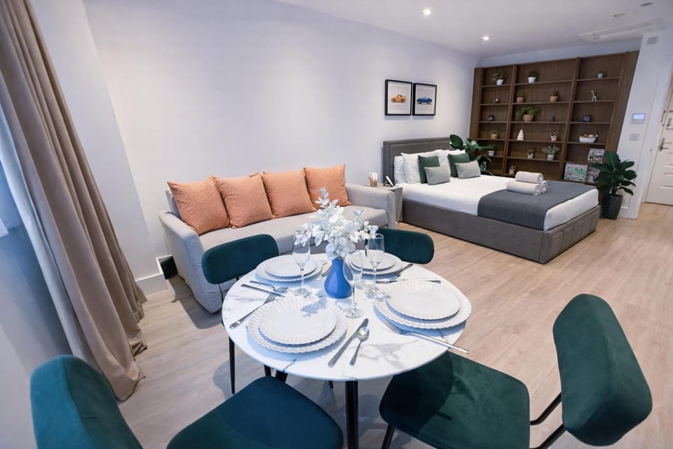 Living room, Decorative detail, Seating area, Dining area, towels