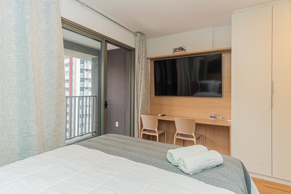Communal lounge/ TV room, Bed, TV and multimedia, Living room, Photo of the whole room, Seating area, Bedroom