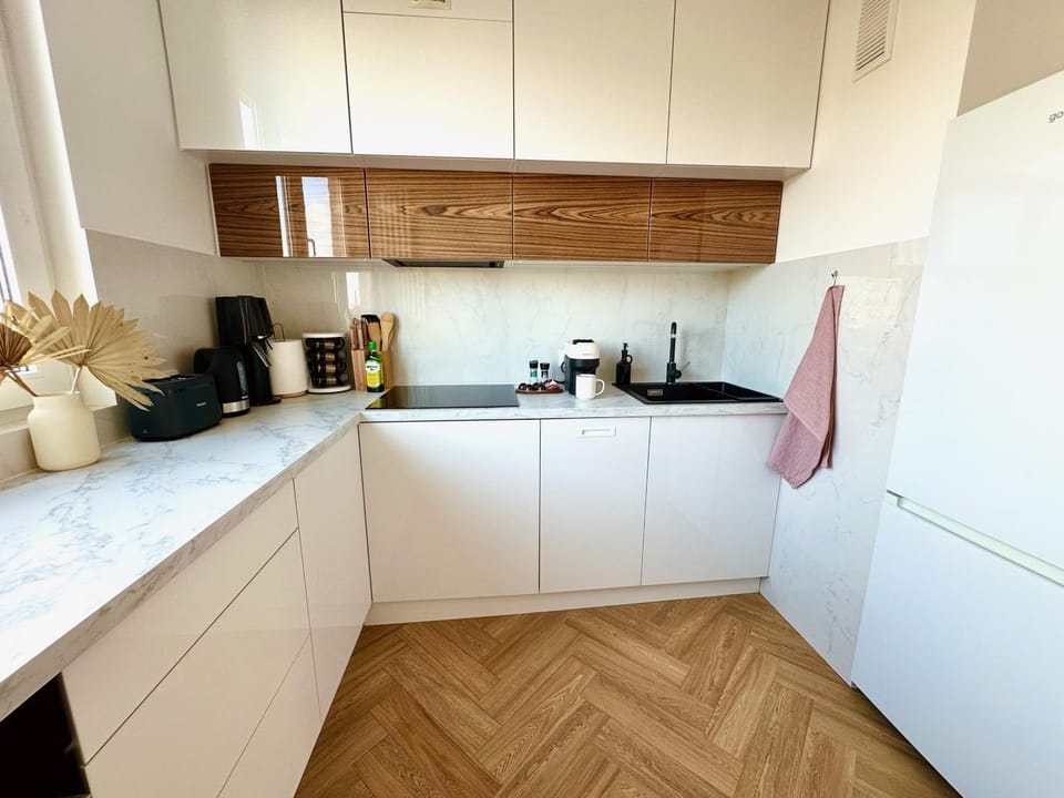 Coffee/tea facilities, Kitchen or kitchenette, stove, toaster