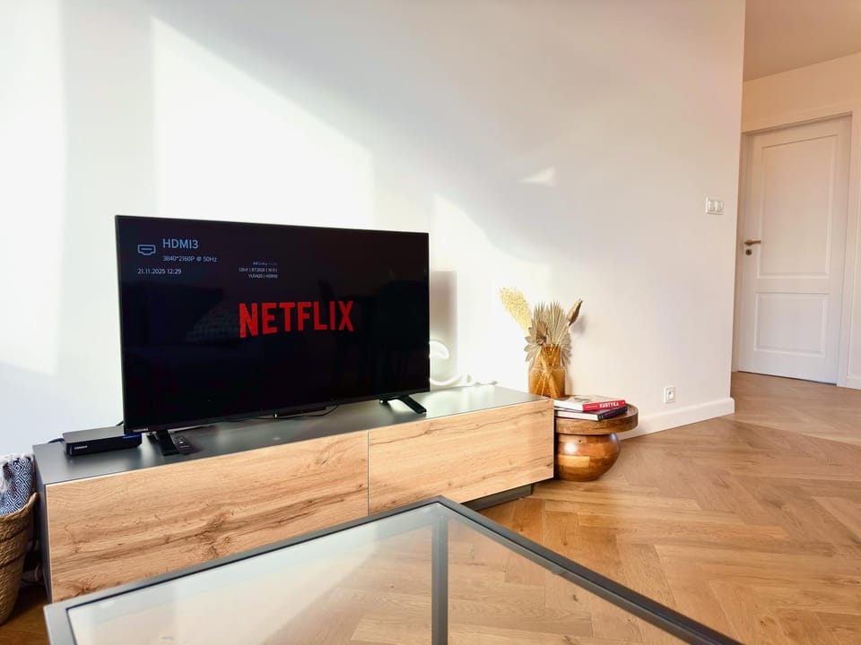 Communal lounge/ TV room, TV and multimedia, Evening entertainment