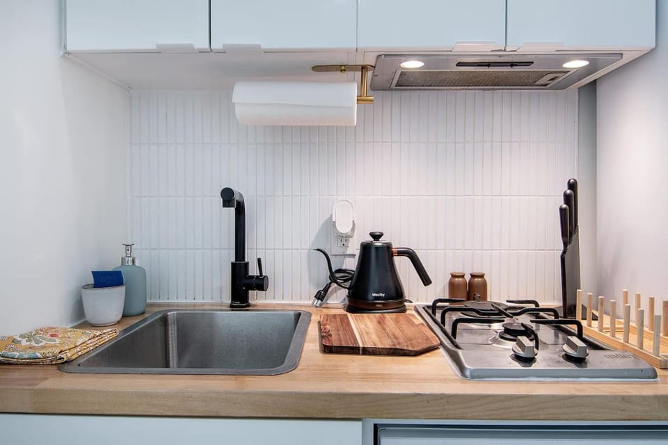 Cozy Downtown LA Studio #115 Kitchenette Wi-Fi Apartment in Los Angeles