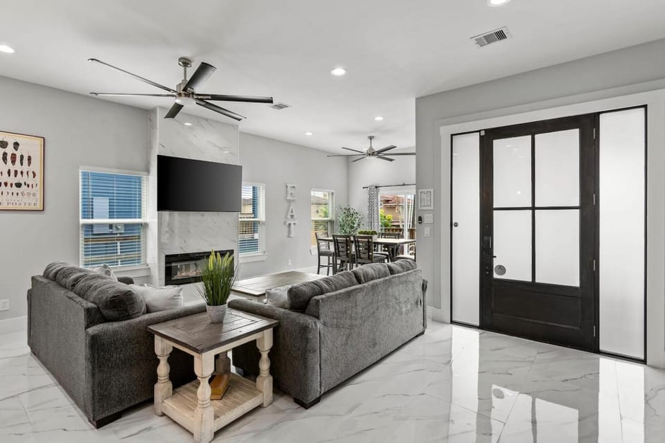 Stunning 4BR Home Near the Bay! House in Seabrook