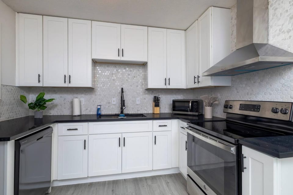 Kitchen or kitchenette, Dining area, kitchen