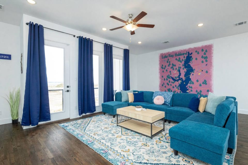 TV and multimedia, Living room, Photo of the whole room, Seating area, fireplace