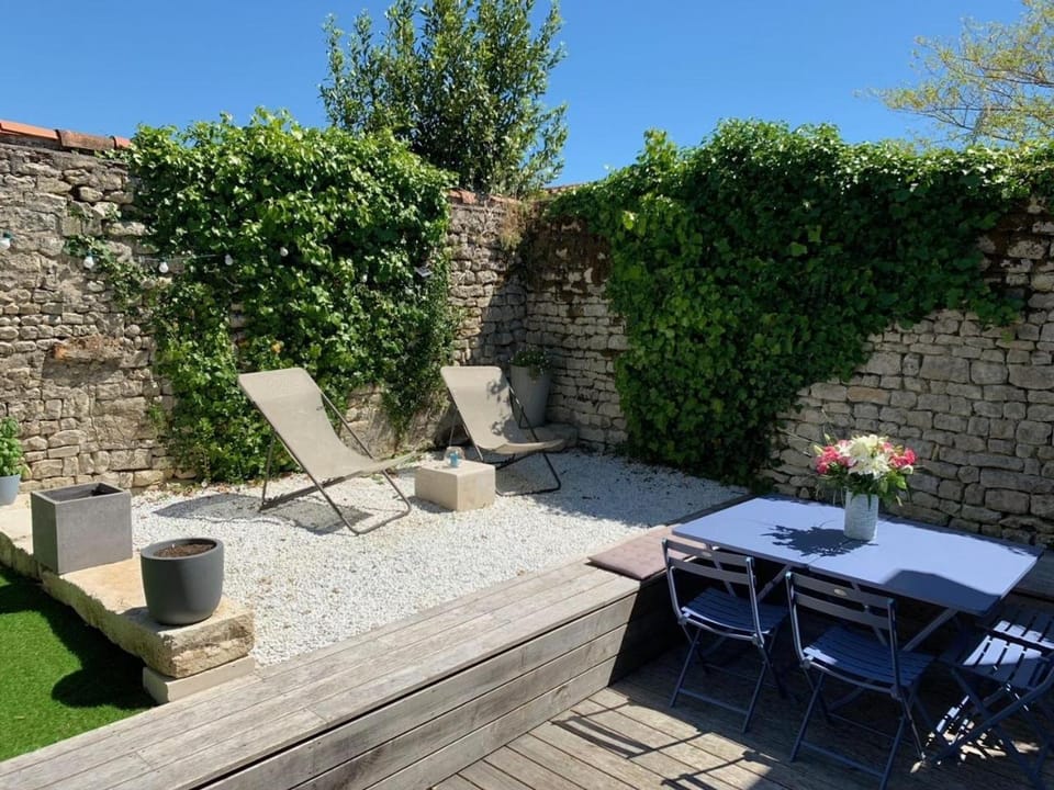 Patio, Balcony/Terrace, sunbed