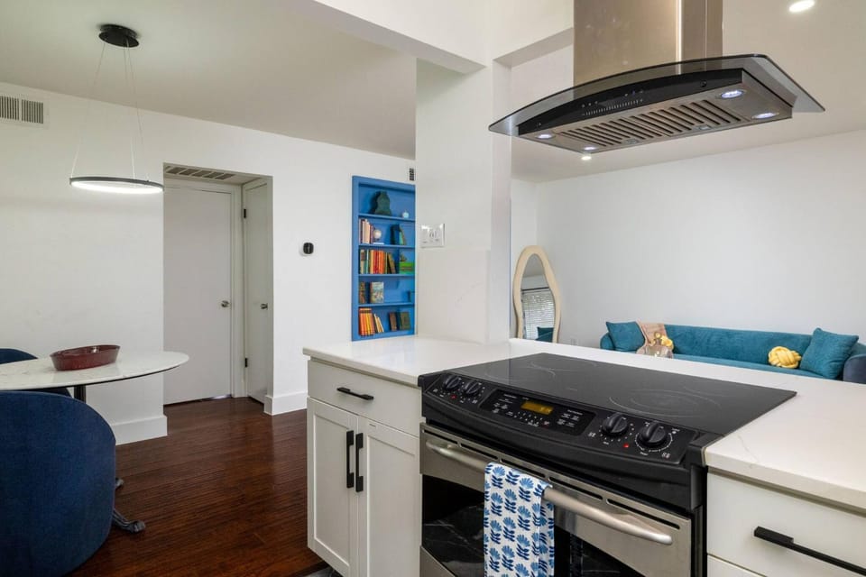 Kitchen or kitchenette, Dining area, kitchen