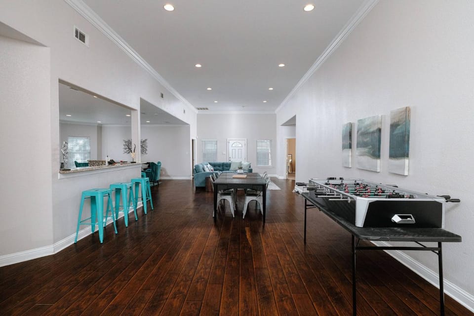 Kitchen or kitchenette, Photo of the whole room, Seating area, Dining area