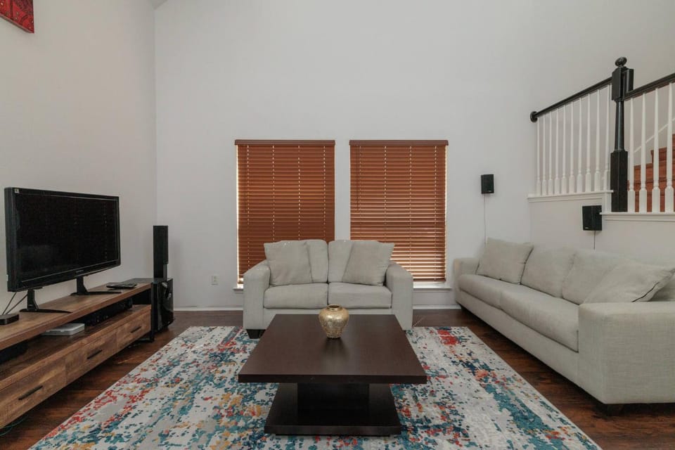 TV and multimedia, Living room, Seating area