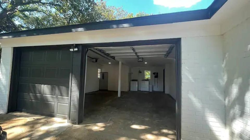 On site, Area and facilities, Parking