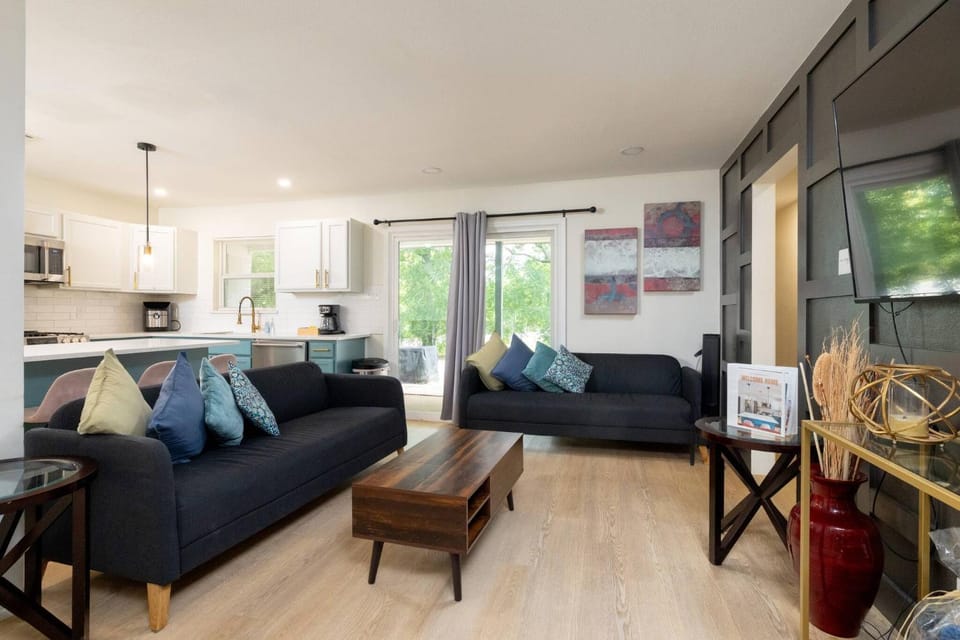 Living room, Photo of the whole room, Seating area