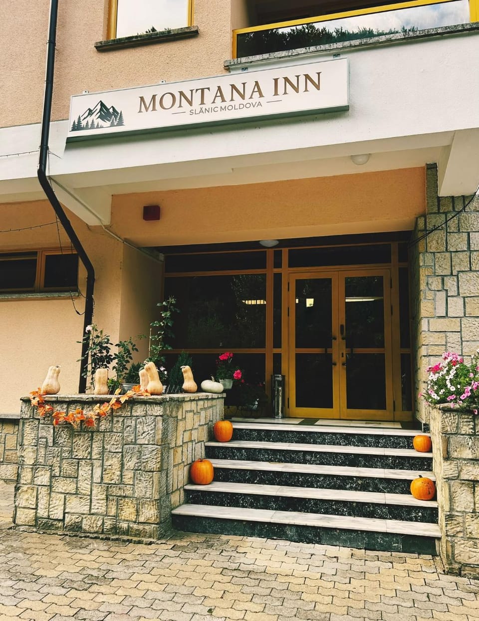 Montana Inn Slănic Moldova Bed and Breakfast in Romania