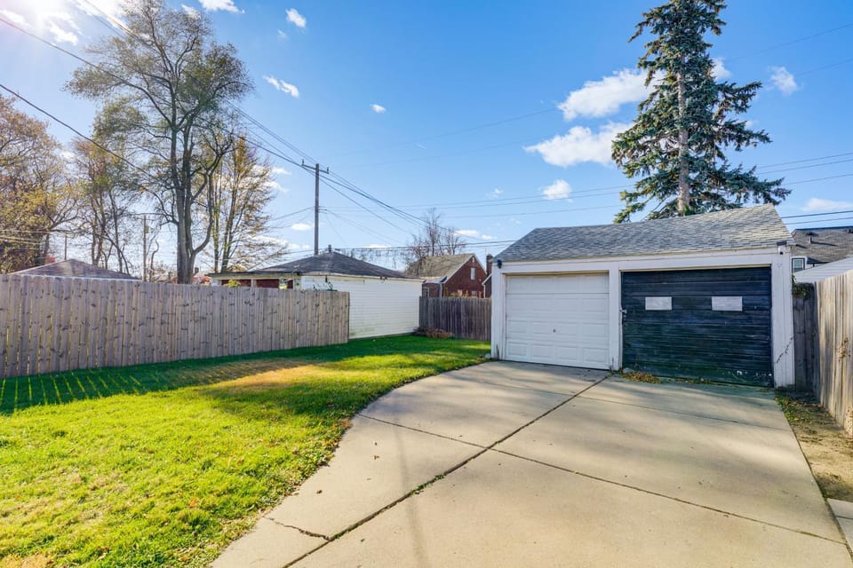 Pet-Friendly Detroit Home Near Ford Field House in Detroit
