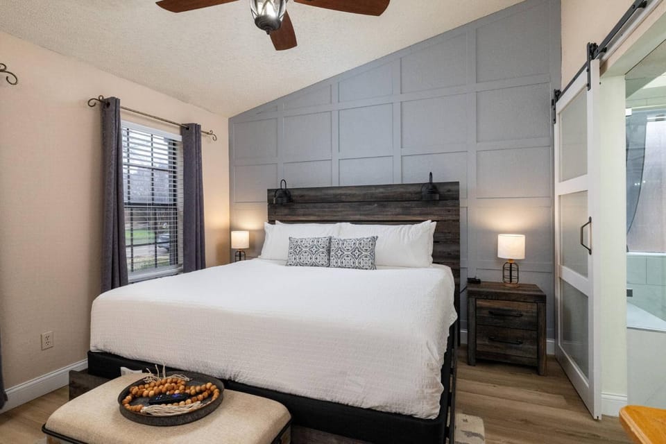 Bed, Bathroom, Bedroom