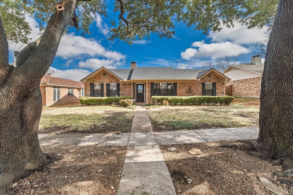 Property building, Neighbourhood, Location, Quiet street view