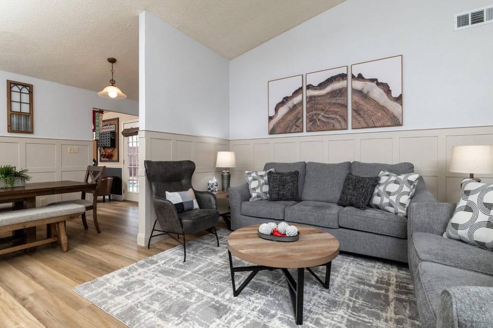 Living room, Photo of the whole room, Seating area