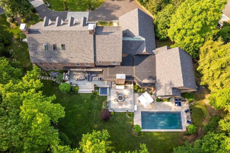 Luxury Princeton Estate Pool, Hot Tub, Sleeps 20 House in Princeton