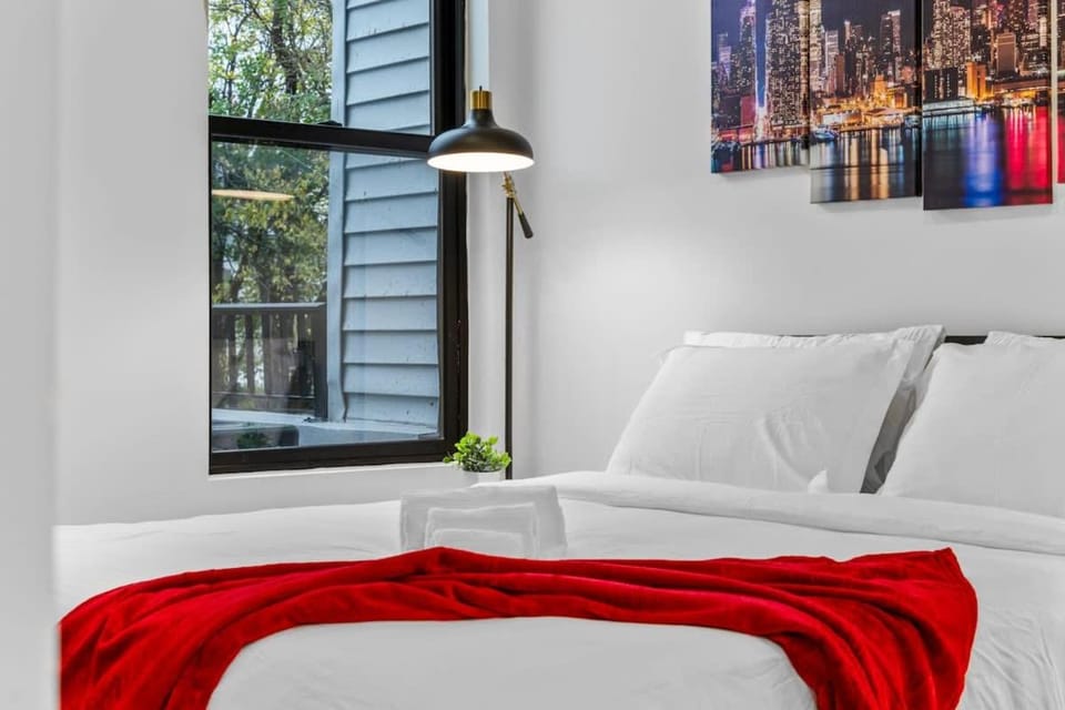 2BR Modern Urban Escape Balcony Sleeps 6 Apartment in Jersey City