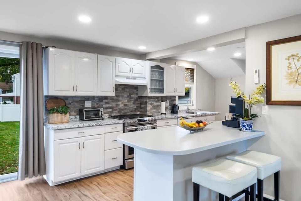 4BR Home Minutes to NYC Time Square House in Leonia