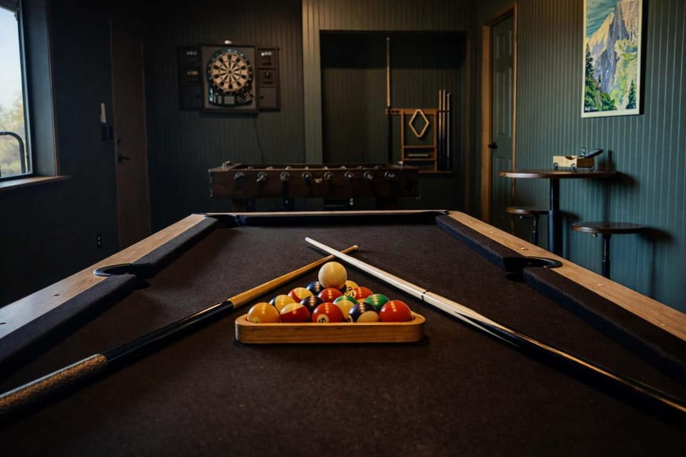Yosemite Lodge 5BR Villa Hot Tub Game Room EV House in Sierra Nevada