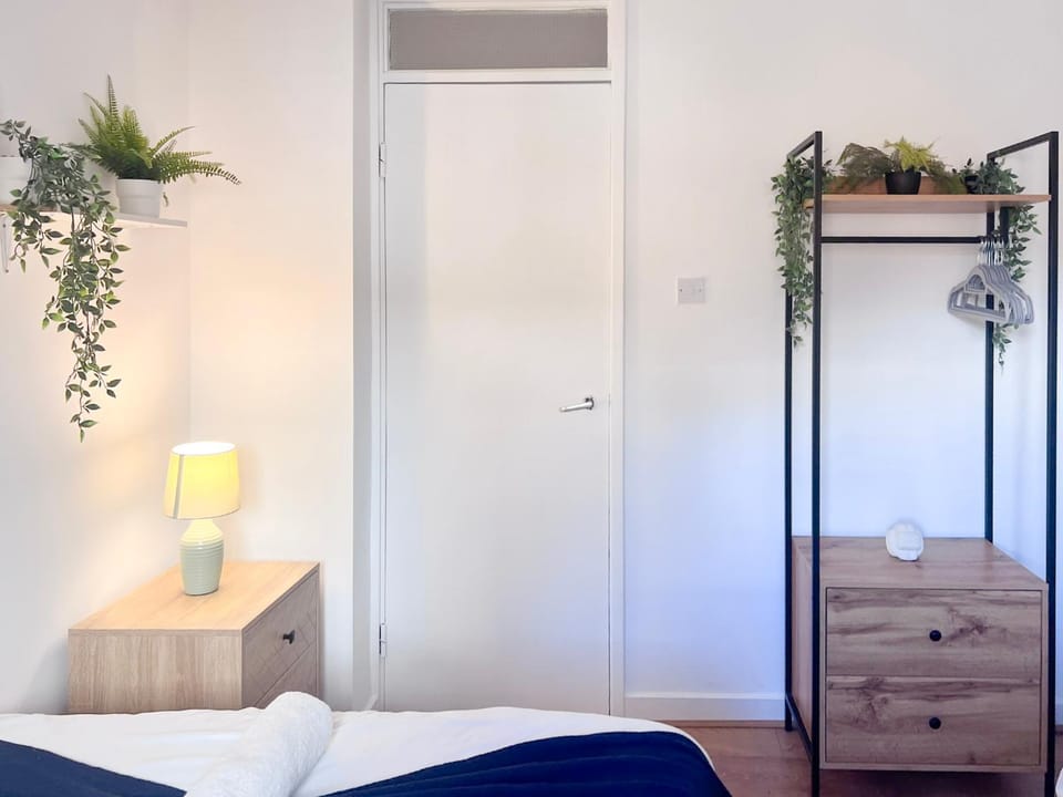 Spacious 3BR Flat Long Stays Short Walk To Euston & Camden Station Apartment in London Borough of Islington