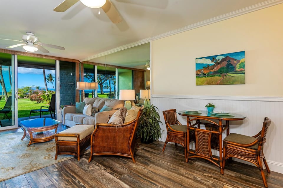 Leinaala Oceanfront #104 Ocean Front, A/C, Oceanfront views, Remodeled Apartment in Kihei