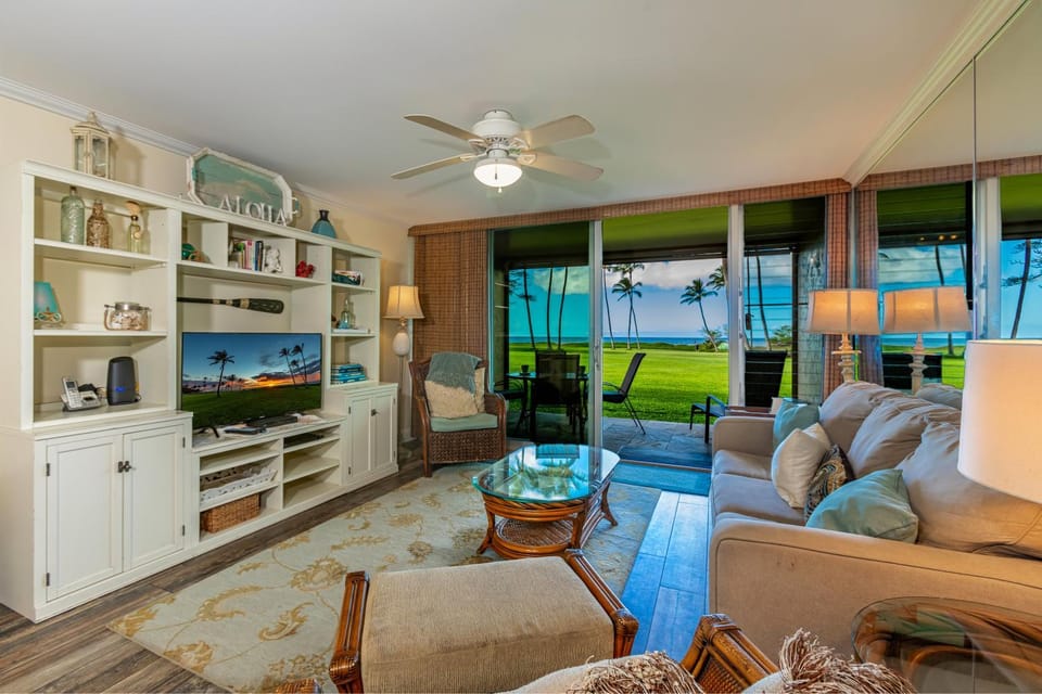 Leinaala Oceanfront #104 Ocean Front, A/C, Oceanfront views, Remodeled Apartment in Kihei