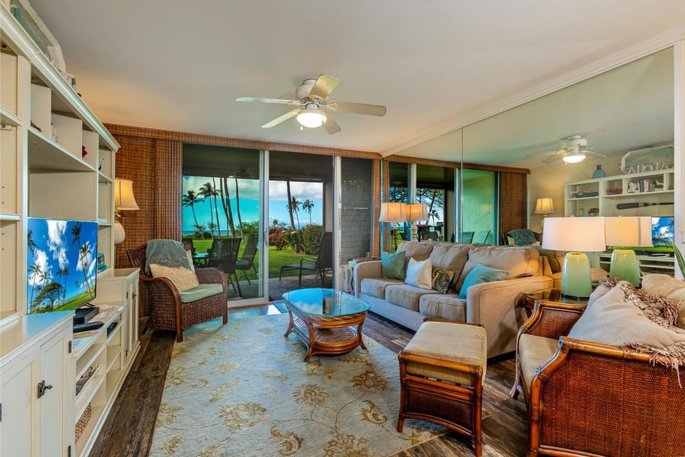 Leinaala Oceanfront #104 Ocean Front, A/C, Oceanfront views, Remodeled Apartment in Kihei