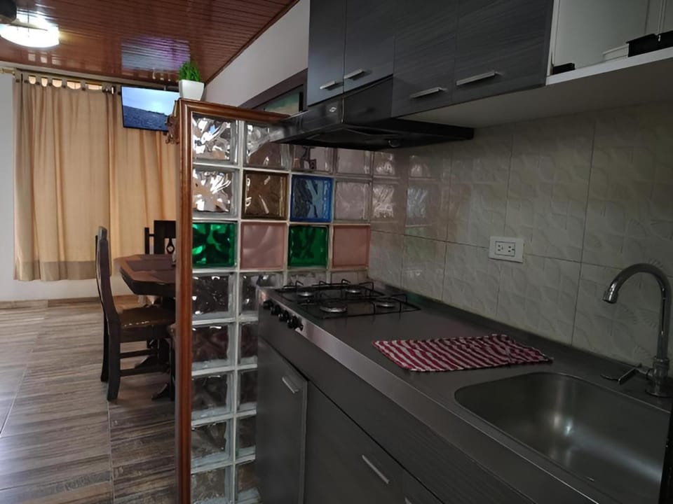 Kitchen or kitchenette, minibar, stove