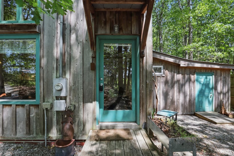 The Artful Bungalow House in Athens
