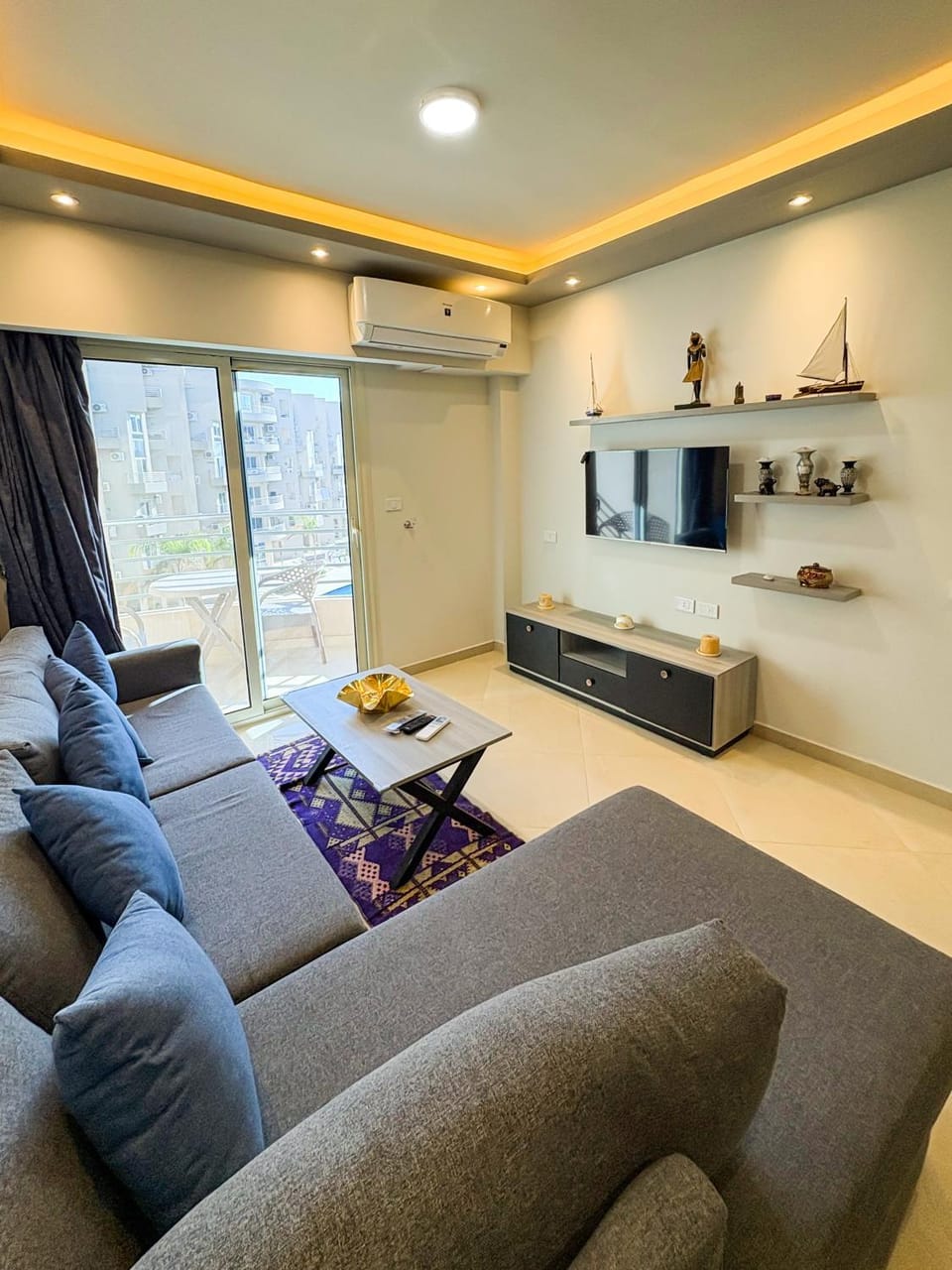 TV and multimedia, Living room, Seating area