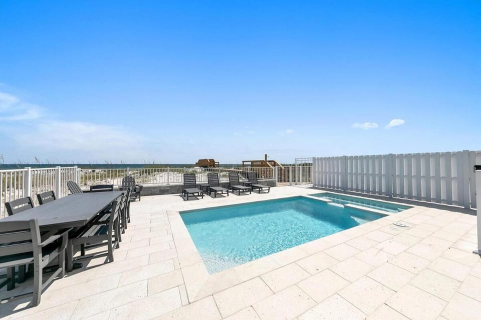Beach Front 8 BR 6 BA Pool & Hot Tub Pickleball Fun House in Okaloosa Island