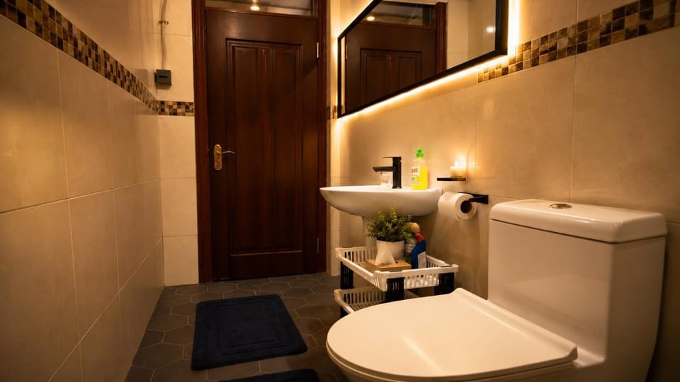 Toilet, Bathroom, towels