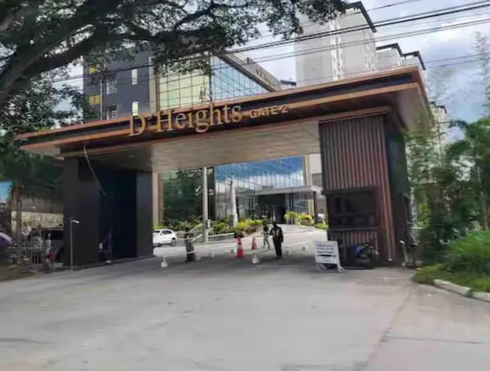 Clark Dheights Condo Studio 40sqm Apartment in Angeles