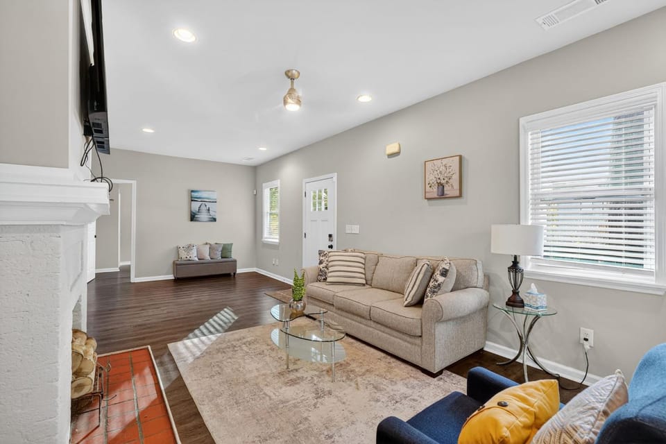 Spacious 3br Mozley Park Home With Fenced Yard House in Atlanta