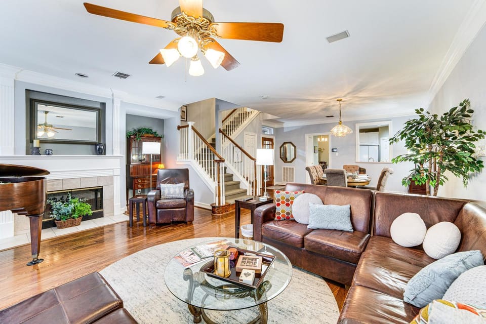 Uptown Dallas Group Getaway Near Art, Eats & More! House in Dallas