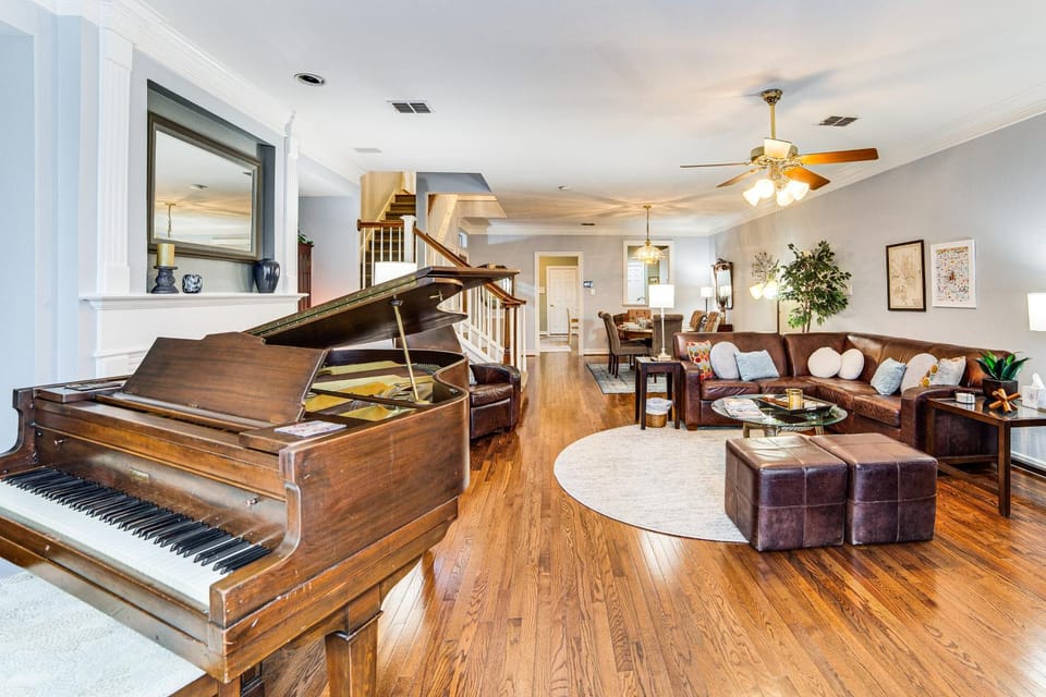 Uptown Dallas Group Getaway Near Art, Eats & More! House in Dallas