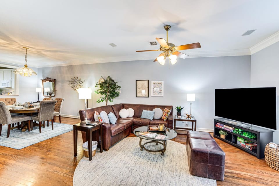 Uptown Dallas Group Getaway Near Art, Eats & More! House in Dallas