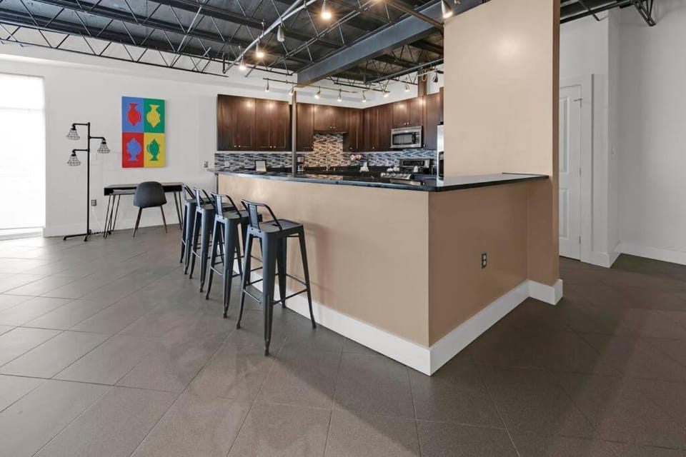 3 BR 2 BA Downtown Loft water view Apartment in Fort Walton Beach