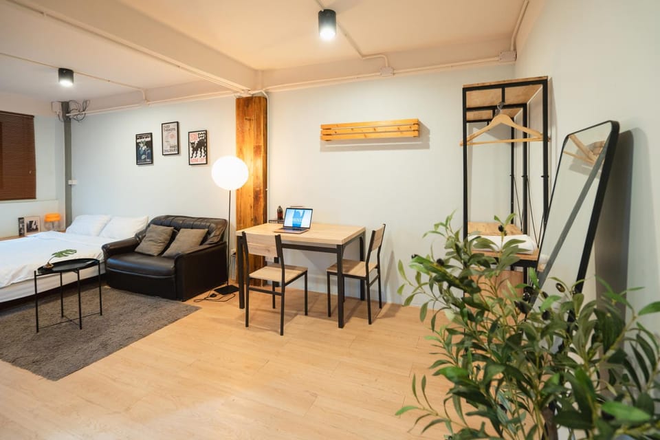 TV and multimedia, Living room, Seating area, Dining area, air conditioner