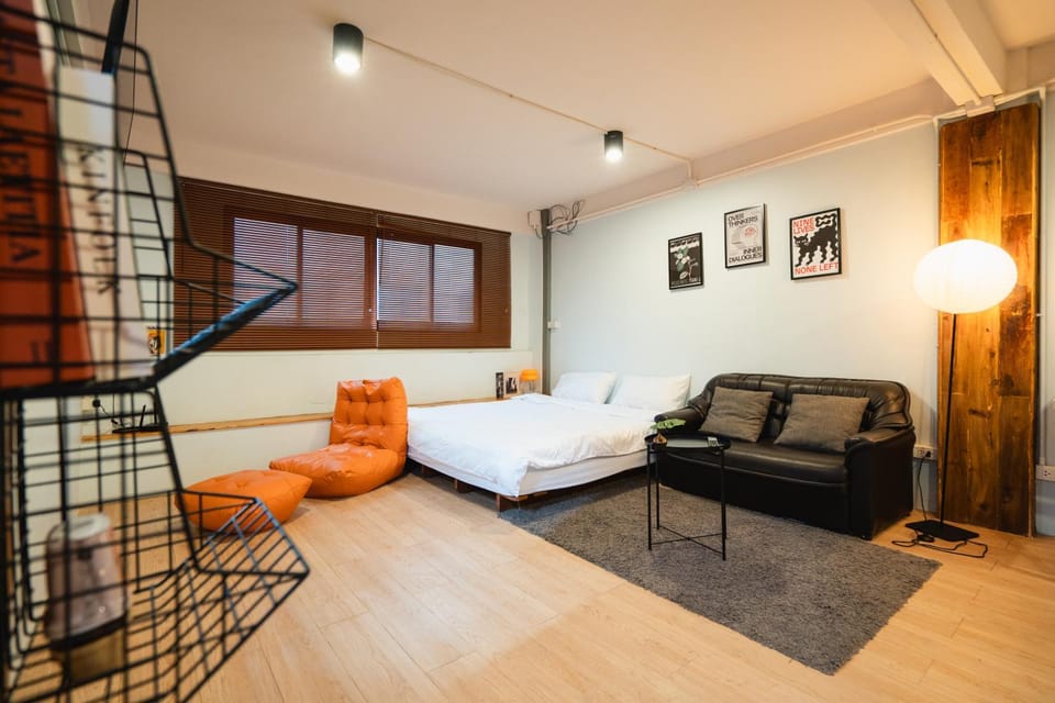 Bed, Living room, Photo of the whole room, Seating area, Bedroom