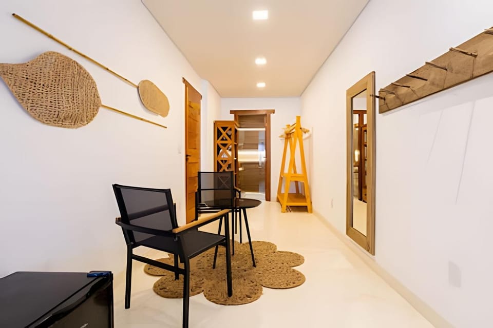 Bed, Living room, Photo of the whole room, Seating area, Bedroom