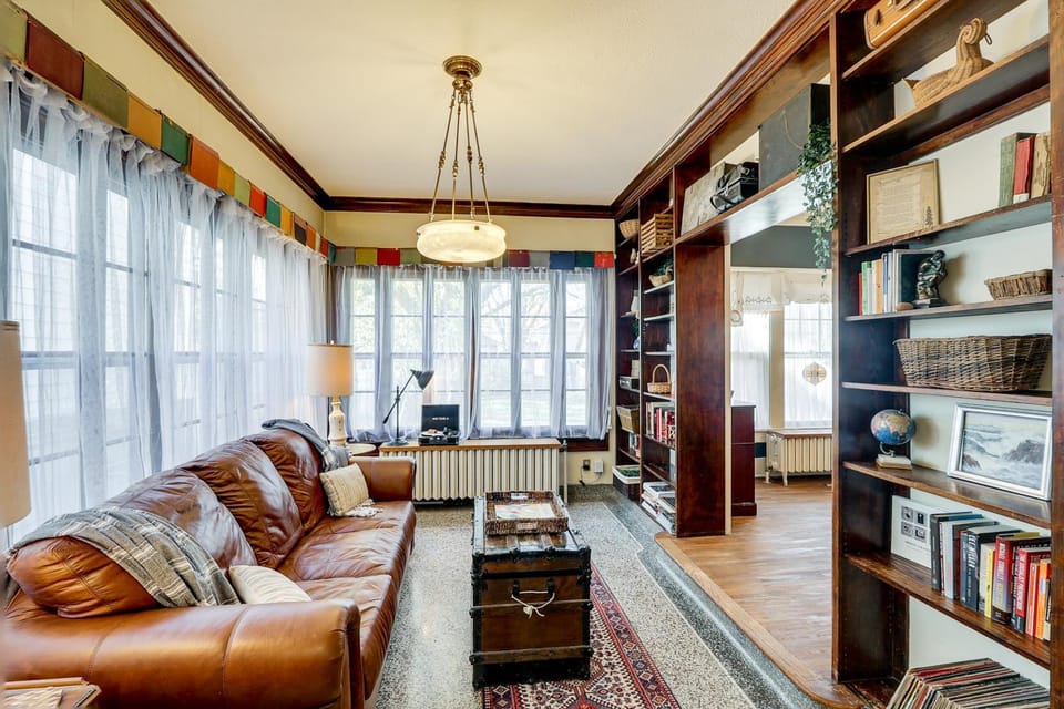 Historic Home Overlooking Central Riverside Park! House in Wichita