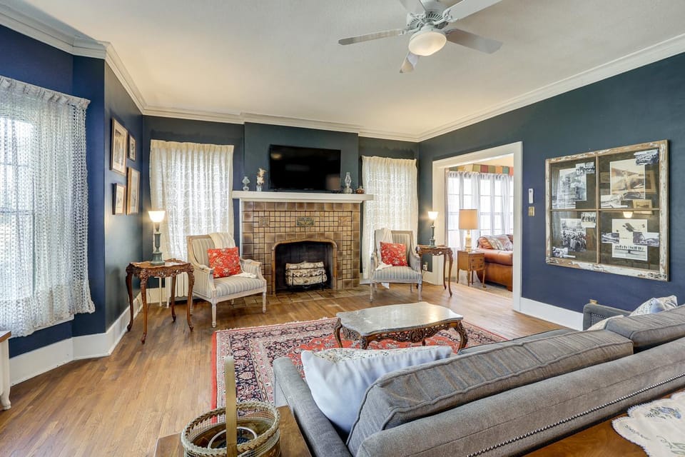 Historic Home Overlooking Central Riverside Park! House in Wichita